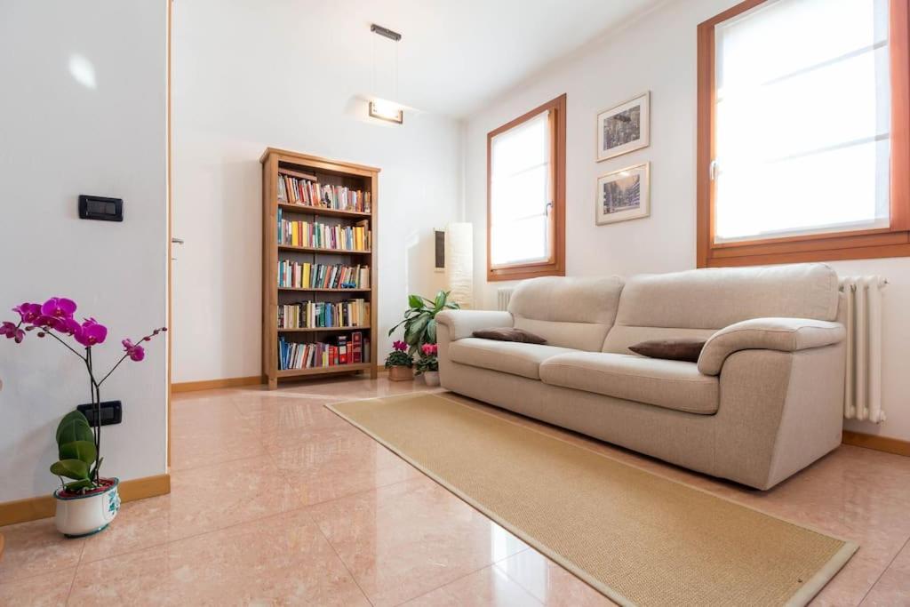 Elegant Apartment And Free Car Parking - Quite Area Favaro Veneto Dış mekan fotoğraf