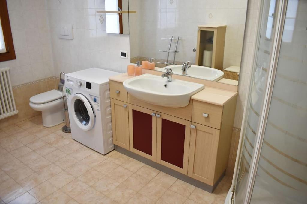 Elegant Apartment And Free Car Parking - Quite Area Favaro Veneto Dış mekan fotoğraf